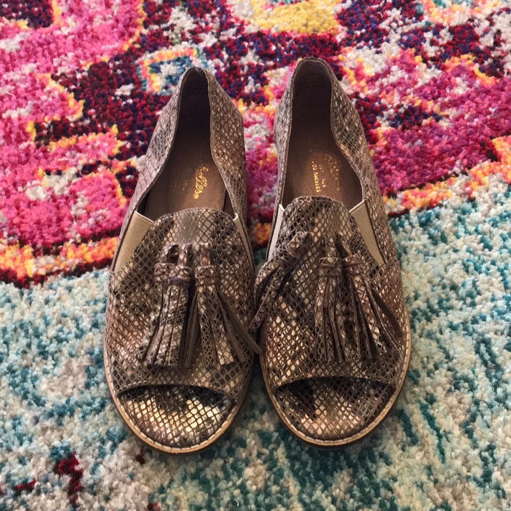 Seychelles Tan faux snake skin slip ons size 6